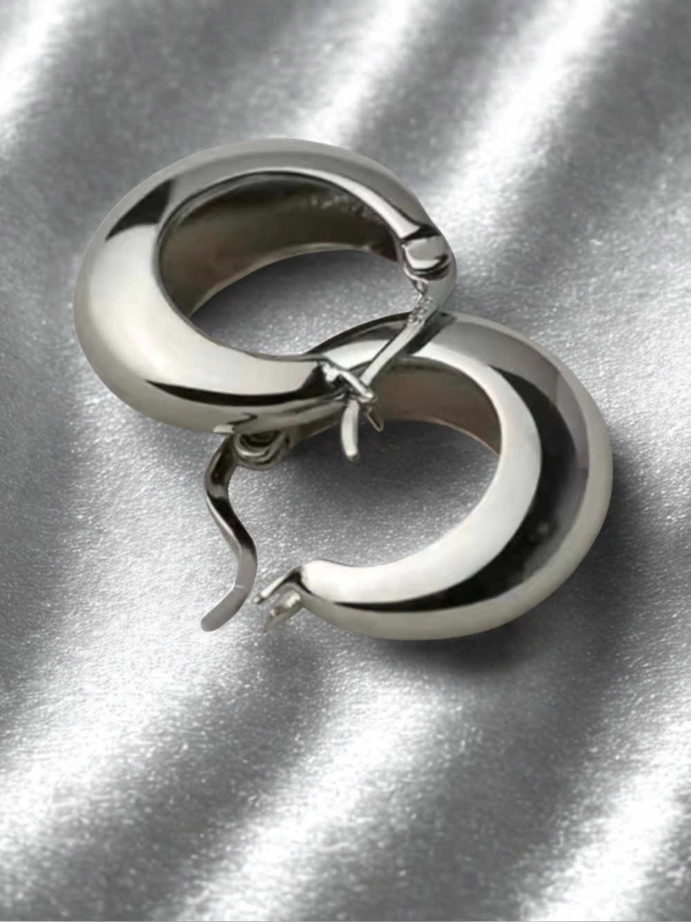 🩶Classic Silver-Tone Chunky Hoop Earrings/NIP🩶